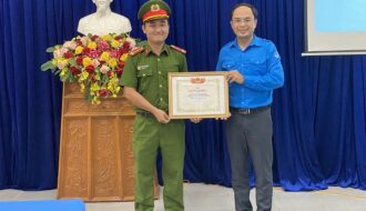 Gia Lai: Trao giải thưởng “Thanh niên sống đẹp” cho Trung úy Công an Lê Tuấn Thành