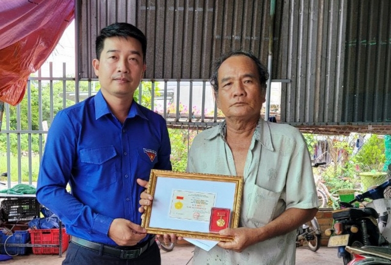 Bình Thuận: Trao tặng huy hiệu “Tuổi trẻ dũng cảm” cho thanh niên dũng cảm cứu người