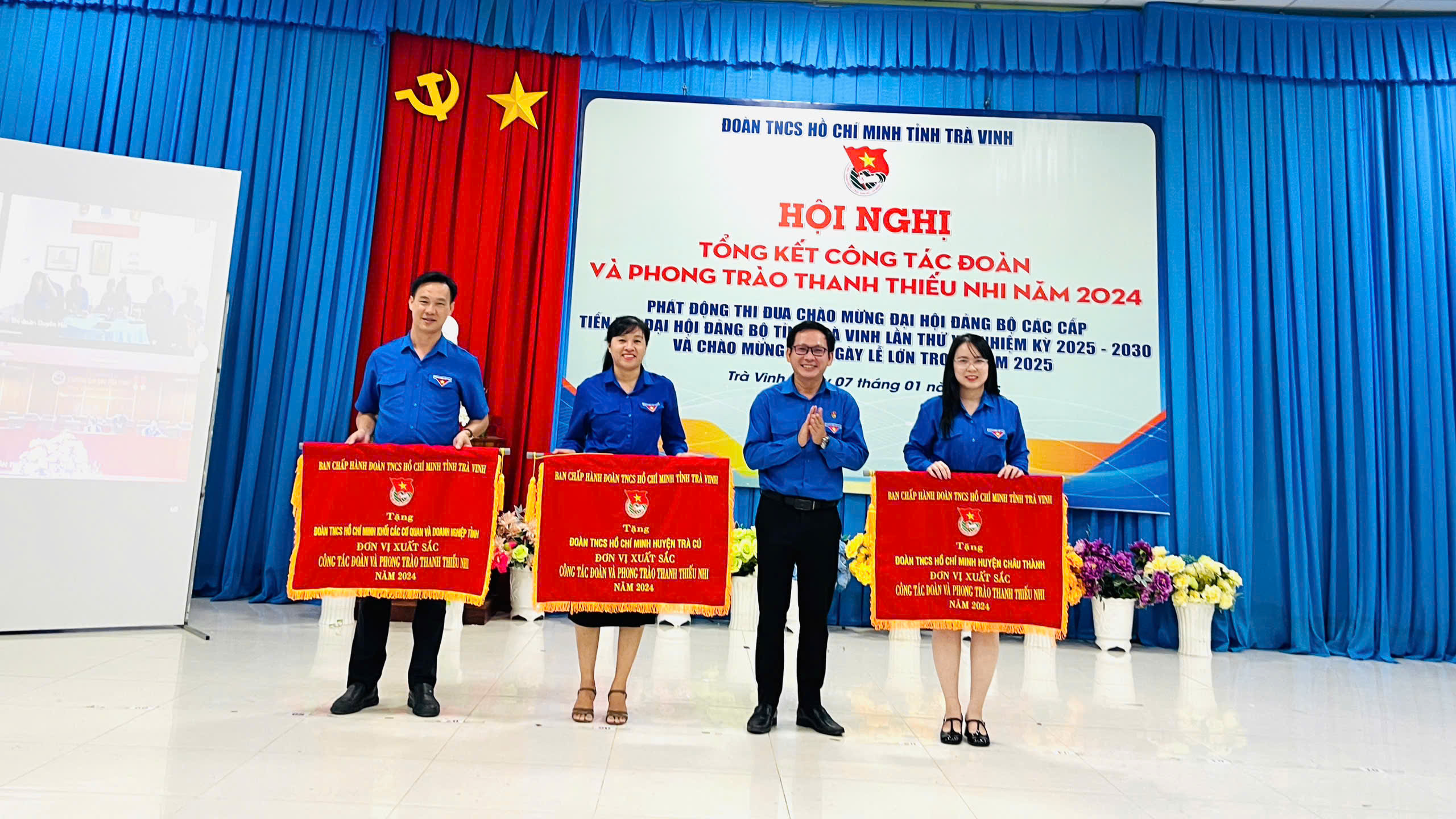 ĐOÀN TNCS HỒ CHÍ MINH HUYỆN CHÂU THÀNH NHẬN CỜ THI ĐUA ĐƠN VỊ XUẤT SẮC CÔNG TÁC ĐOÀN VÀ PHONG TRÀO THANH THIẾU NHI NĂM 2024 CỦA BAN CHẤP HÀNH TỈNH ĐOÀN