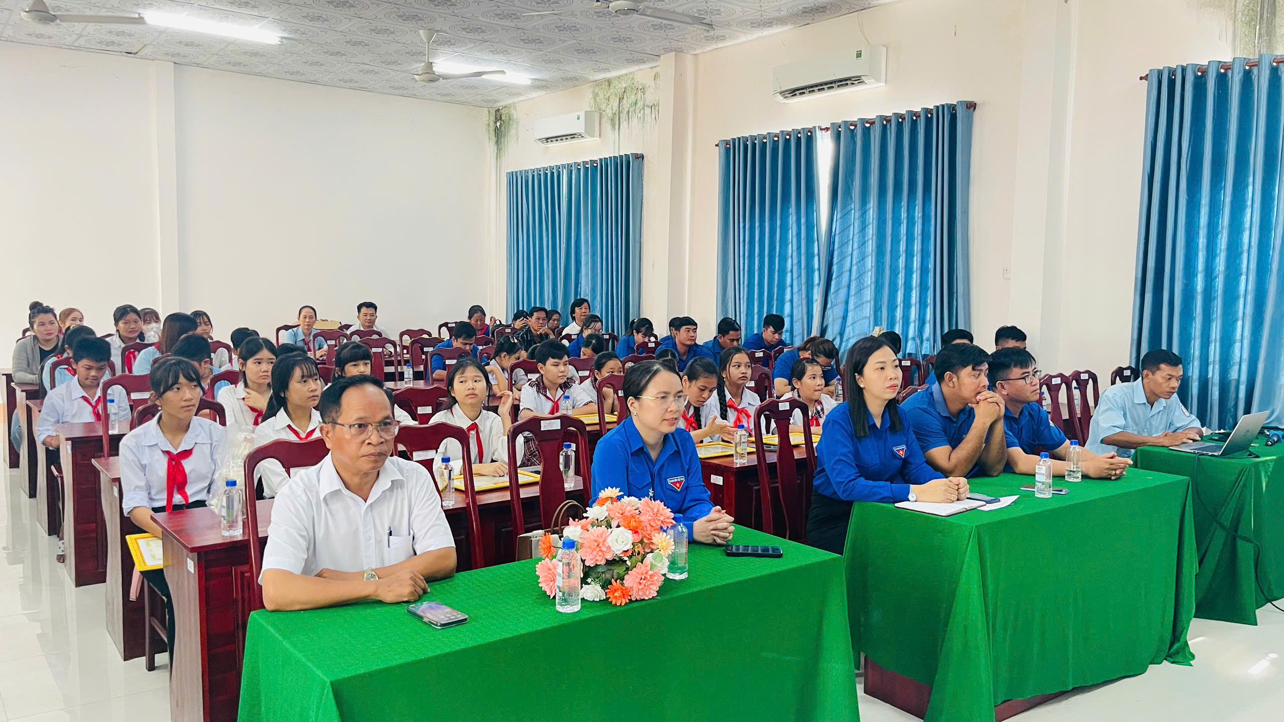 HUYỆN ĐOÀN – HỘI ĐỒNG ĐỘI HUYỆN CHÂU THÀNH TỔ CHỨC HOẠT ĐỘNG GẶP GỠ, TIẾP XÚC GIỮA THIẾU NHI VỚI LÃNH ĐẠO CẤP ỦY, CHÍNH QUYỀN, HĐND ĐỊA PHƯƠNG NĂM 2025